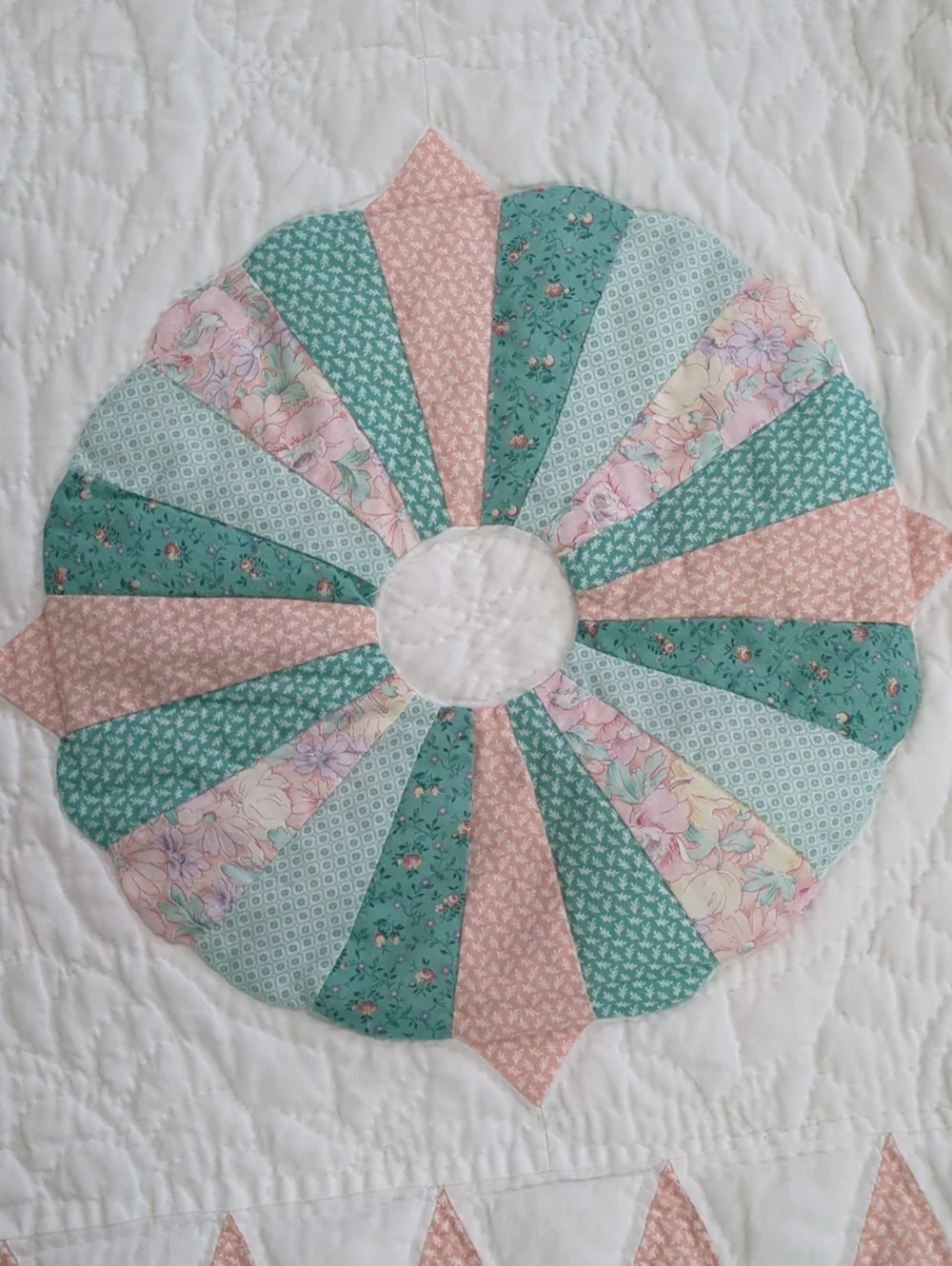 Dresden Plate Quilt 64x80 Pink Green Scalloped Edge Cottagecore Twin Throw